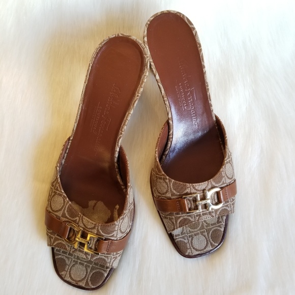 SALVATORE FERRAGAMO | Vintage Jacquard Sandals - Picture 2 of 8